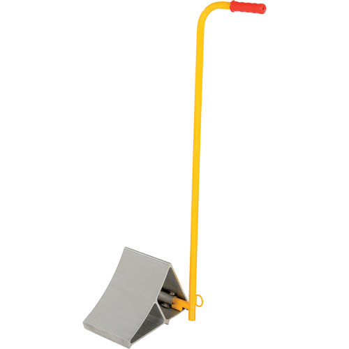 Cale de roues en aluminium avec poign&eacute;e, 7" la x 11-7/8" p x 7-11/16" h Ontario Packaging