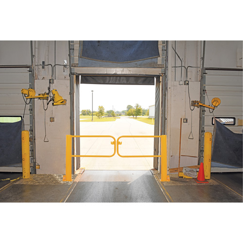 Barri&egrave;re de quai pivotante, 42-1/16" h x 113" la Ontario Packaging