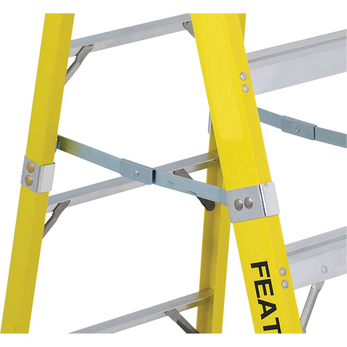 Industrial Heavy-Duty Stepladders (6400 Series), 4', Fibreglass, 300 lbs. Capacity, Type 1A Ontario Packaging