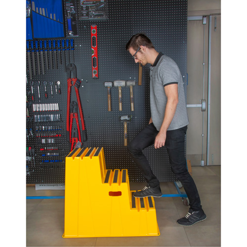 Escabeau industriel, 3 marches, 34-13/16" x 22-7/16" x Hauteur 28-1/2" Ontario Packaging