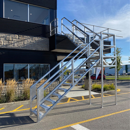 Escalier Smartstairs t&eacute;lescopique &agrave; 3-5 marches en aluminium Ontario Packaging