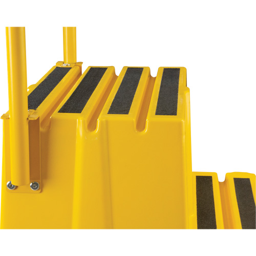 Escabeau industriel, 4 marches, 44" x 22-1/4" x Hauteur 65-1/8" Ontario Packaging