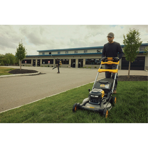 60V MAX* Brushless Cordless RWD Mower Kit, Self-Propelled Walk-Behind, Battery Powered, 21" Cutting Width Ontario Packaging
