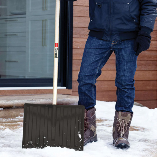 Nordic Snow Shovel, Polypropylene Blade, 17-3/4" Wide, D-Grip Handle Ontario Packaging