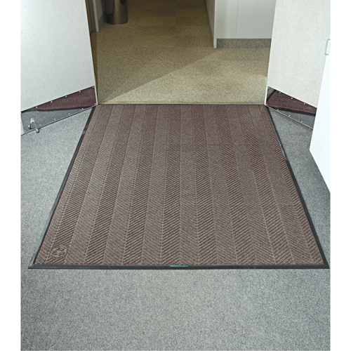 Tapis Waterhog Eco Elite, Essuie-pieds/grattoir, 4' x 6' x 3/8", Brun ch&acirc;taignier Ontario Packaging