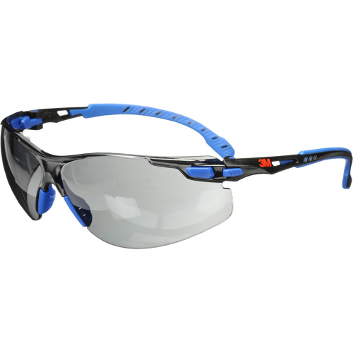 Lunettes de s&eacute;curit&eacute; Solus avec lentilles Scotchgard, Lentille Grise/fum&eacute;e, Antibu&eacute;e, R&eacute;pond ou surpasse la norme CSA Z94.3 Ontario Packaging