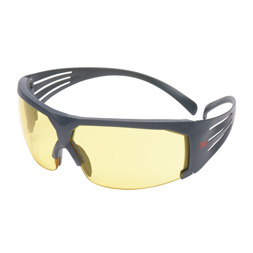 Lunettes de s&eacute;curit&eacute; s&eacute;rie 600 SecureFit, Lentille Ambr&eacute;e, Antibu&eacute;e, ANSI Z87+/R&eacute;pond ou surpasse la norme CSA Z94.3 Ontario Packaging