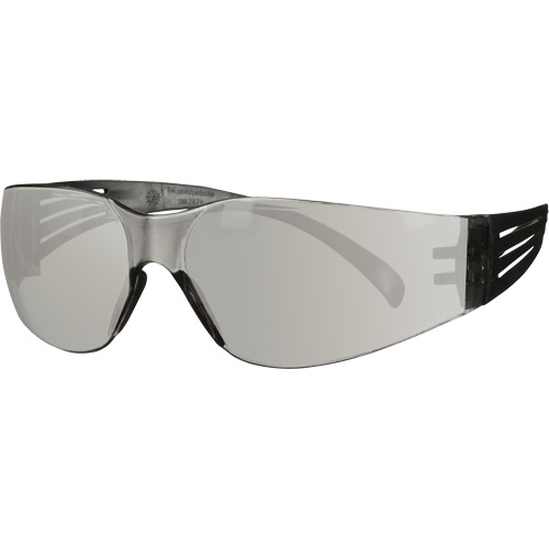 Lunettes de protection de s&eacute;rie 100 SecureFit, Lentille Gris/Int&eacute;rieur/ext&eacute;rieur, Antibu&eacute;e/Anti-&eacute;gratignures, ANSI Z87+/R&eacute;pond ou surpasse la norme CSA Z94.3 Ontario Packaging
