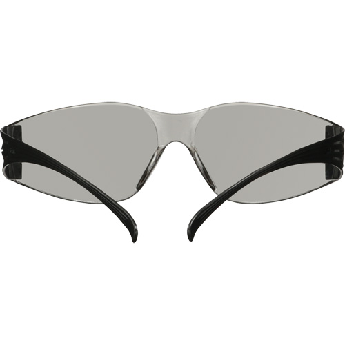 Lunettes de protection de s&eacute;rie 100 SecureFit, Lentille Gris/Int&eacute;rieur/ext&eacute;rieur, Antibu&eacute;e/Anti-&eacute;gratignures, ANSI Z87+/R&eacute;pond ou surpasse la norme CSA Z94.3 Ontario Packaging