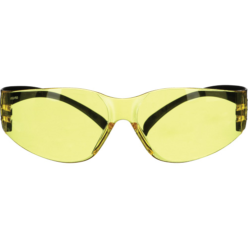 Lunettes de s&eacute;curit&eacute; de s&eacute;rie 100 SecureFit, Lentille Ambr&eacute;e, Antibu&eacute;e/Anti-&eacute;gratignures, ANSI Z87+/R&eacute;pond ou surpasse la norme CSA Z94.3 Ontario Packaging