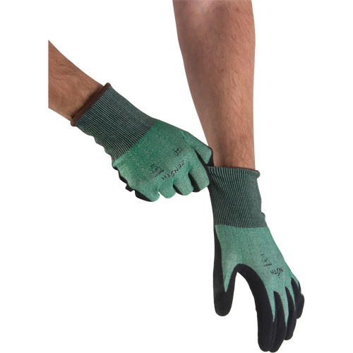 Gants l&eacute;gers et haute dext&eacute;rit&eacute; r&eacute;sistants &agrave; la coupe, Taille 7, Calibre 21, Rev&ecirc;tement Mousse de nitrile, Enveloppe en Acier inoxydable/PEHP, ASTM ANSI niveau A3 Ontario Packaging