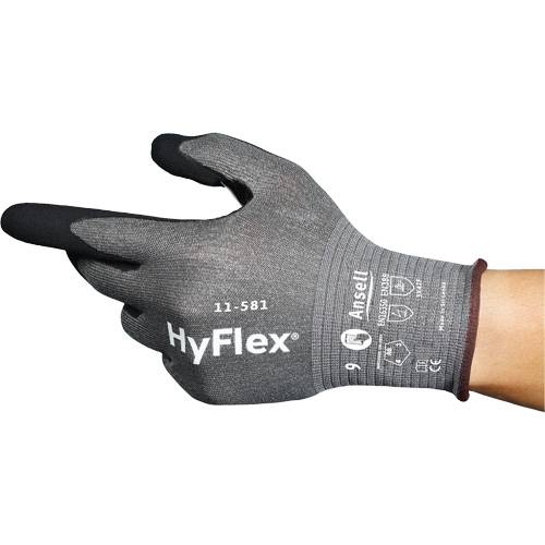 Gants industriels ultral&eacute;gers 11-581 HyFlex, Taille 6, Calibre 21, Rev&ecirc;tement Nitrile, Enveloppe en Nylon/PEHP/Tungst&egrave;ne/Spandex, ASTM ANSI niveau A6 Ontario Packaging