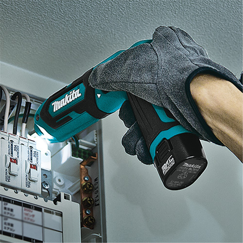 Impact Driver Kit, 1/4", 220 in-lbs Max. Torque, 7.2 V, Lithium-Ion Ontario Packaging