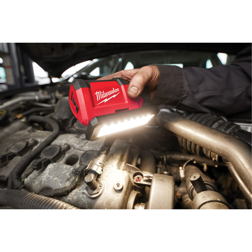 Projecteur &agrave; faisceau large pour entretien et r&eacute;paration avec chargeur USB M12 Rover, DEL, 700 lumens Ontario Packaging