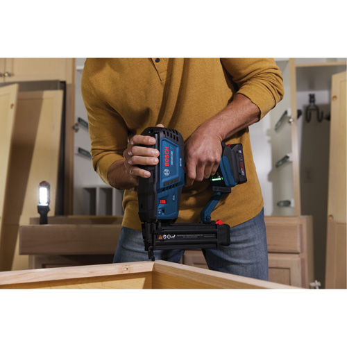 Brushless 18-Gauge Brad Nailer Kit with Standard Power Battery, 18 V, Lithium-Ion Ontario Packaging