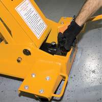 Yellow Jackit Transmission Jack, 2.2 Ton(s) Lifting Capacity Ontario Packaging