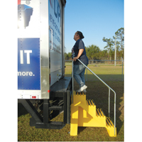 Escabeau industriel, 4 marches, 43" x 22-1/2" x Hauteur 66" Ontario Packaging