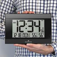 Horloge murale numérique à réglage automatique avec rétroéclairage automatique, Numérique, À piles, Noir OR501 | Ontario Packaging