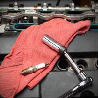 Douille magn&eacute;tique pivotante &agrave; six pans pour bougie d'allumage  Ontario Packaging